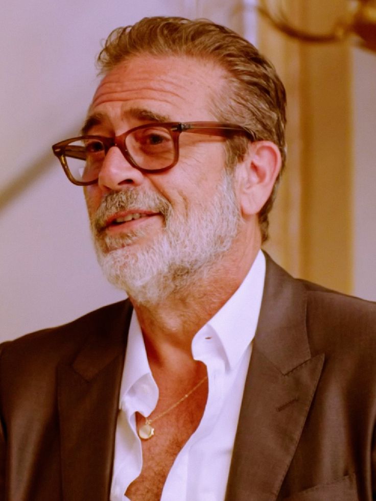 Since Jeffrey entered my heart, a tenderness I never knew has been growing within me… wrapping my soul in love. 💫

Just a girl feeling. 🖤