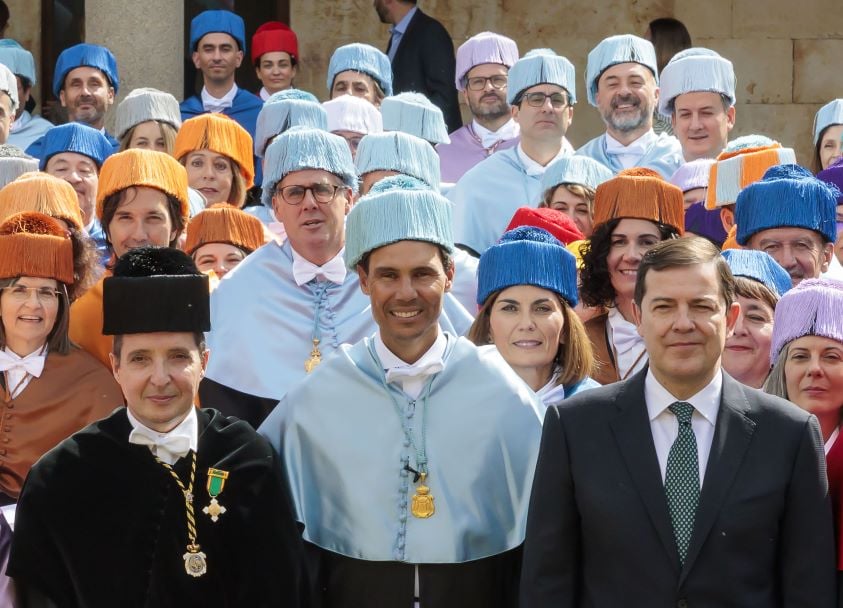 FonsiLoaiza's tweet photo. Hoy, el tenista Rafael Nadal ha sido investido por la Universidad pública de Salamanca (la más antigua del mundo hispánico) como doctor 'honoris causa', máxima distinción académica. Ha obtenido 91 votos en contra y más del 34% de rechazo. https://t.co/NbxCNBnowr