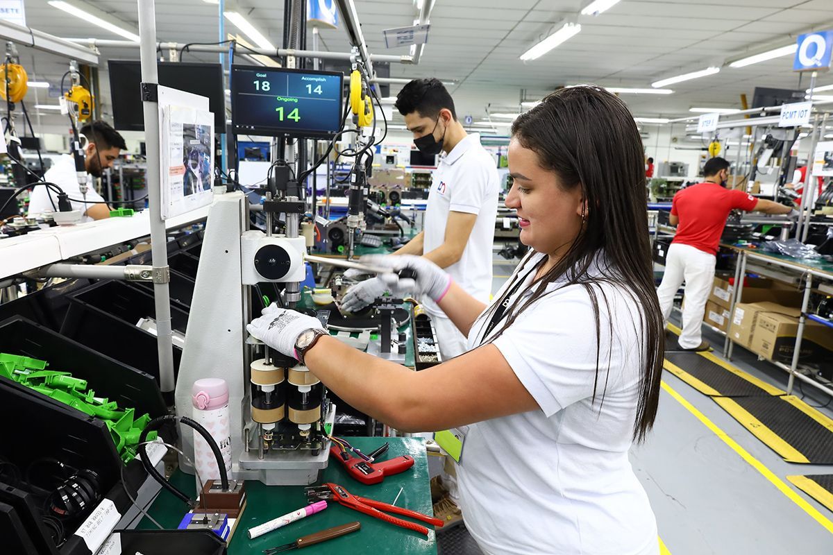 DieboldNixdorf's tweet photo. Happy #ManufacturingDay! ���� Today, we proudly celebrate our incredible team of over 2,500 manufacturing employees across North Canton, Manaus, and Paderborn. Your dedication, skill, and passion power DN every single day.
#DNProud #WeAreDN https://t.co/rRvPvLMIhJ