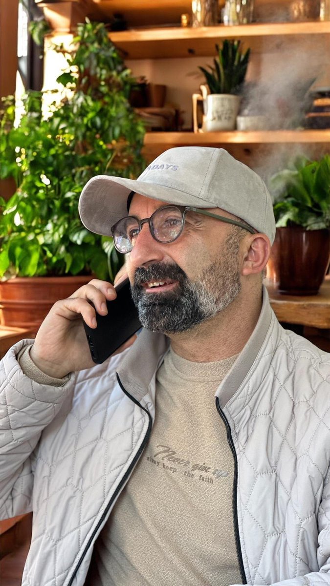 Dünya işte,_

İnsan olsan kalbini kırıyorlar,

 Kuş olsan kanadını,

 Çiçek olsan boynunu..