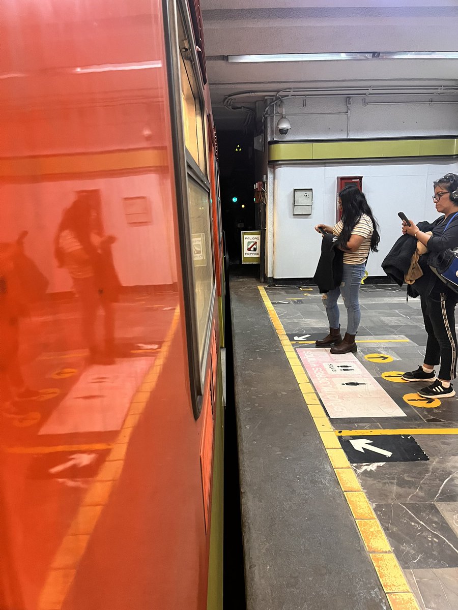 Montseronoser's tweet photo. @MetroCDMX @sofylucrecia https://t.co/0i7r9LDNy8