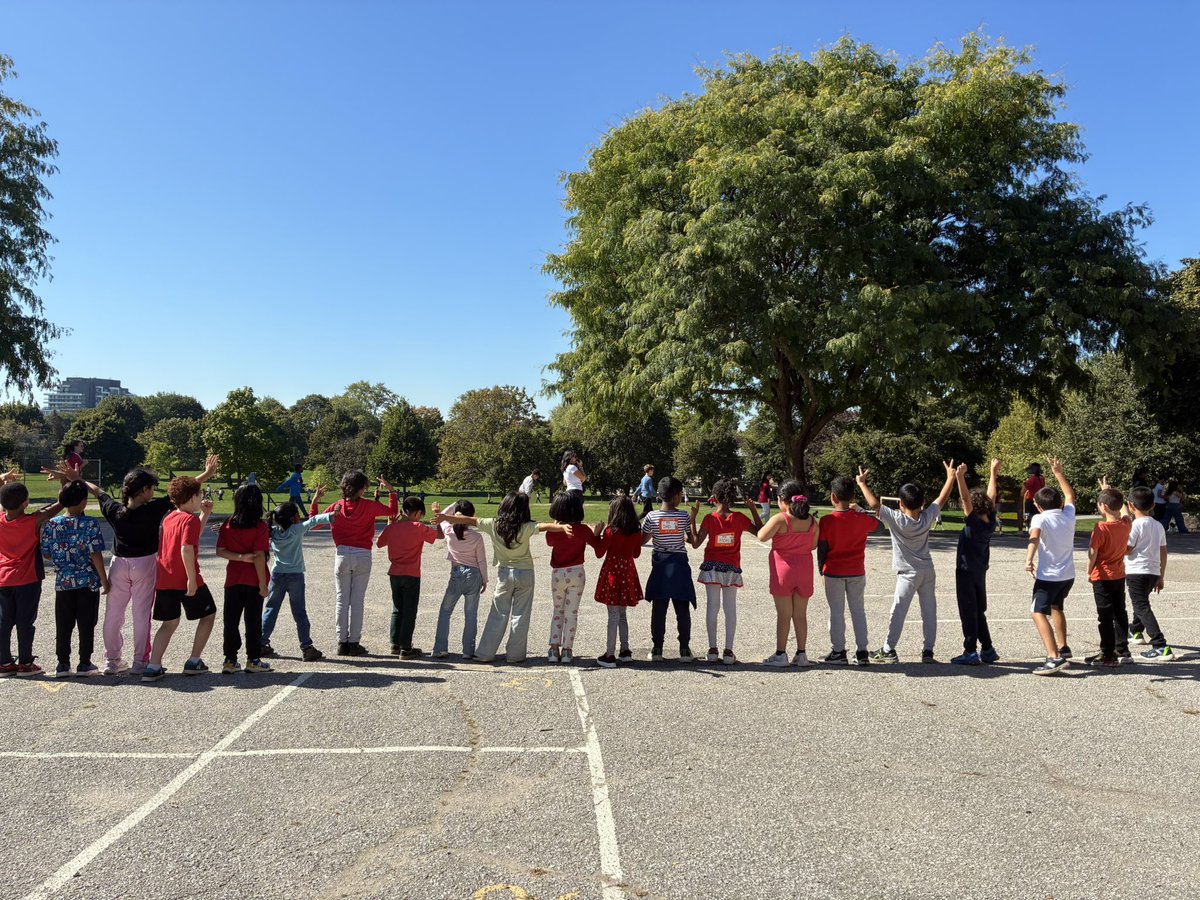 LesconSchool's tweet photo. A beautiful day for the 45th Anniversary of Terry Fox’s Marathon of Hope! ☀️@SukWu1 @tdsb https://t.co/iUltHZOTWn