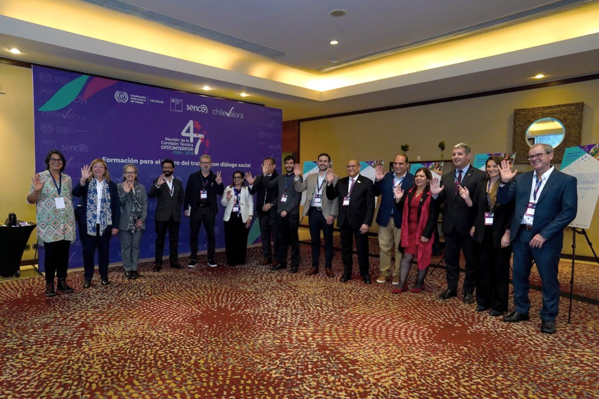 ONUUruguay's tweet photo. Pasaporte de habilidades: un mecanismo regional de 14 países de ALyC, impulsado por #Cinterfor, para reconocer mutuamente certificaciones laborales. Facilita empleo formal a migrantes, mejora productividad y promueve movilidad segura. https://t.co/hCDHmwxtvO