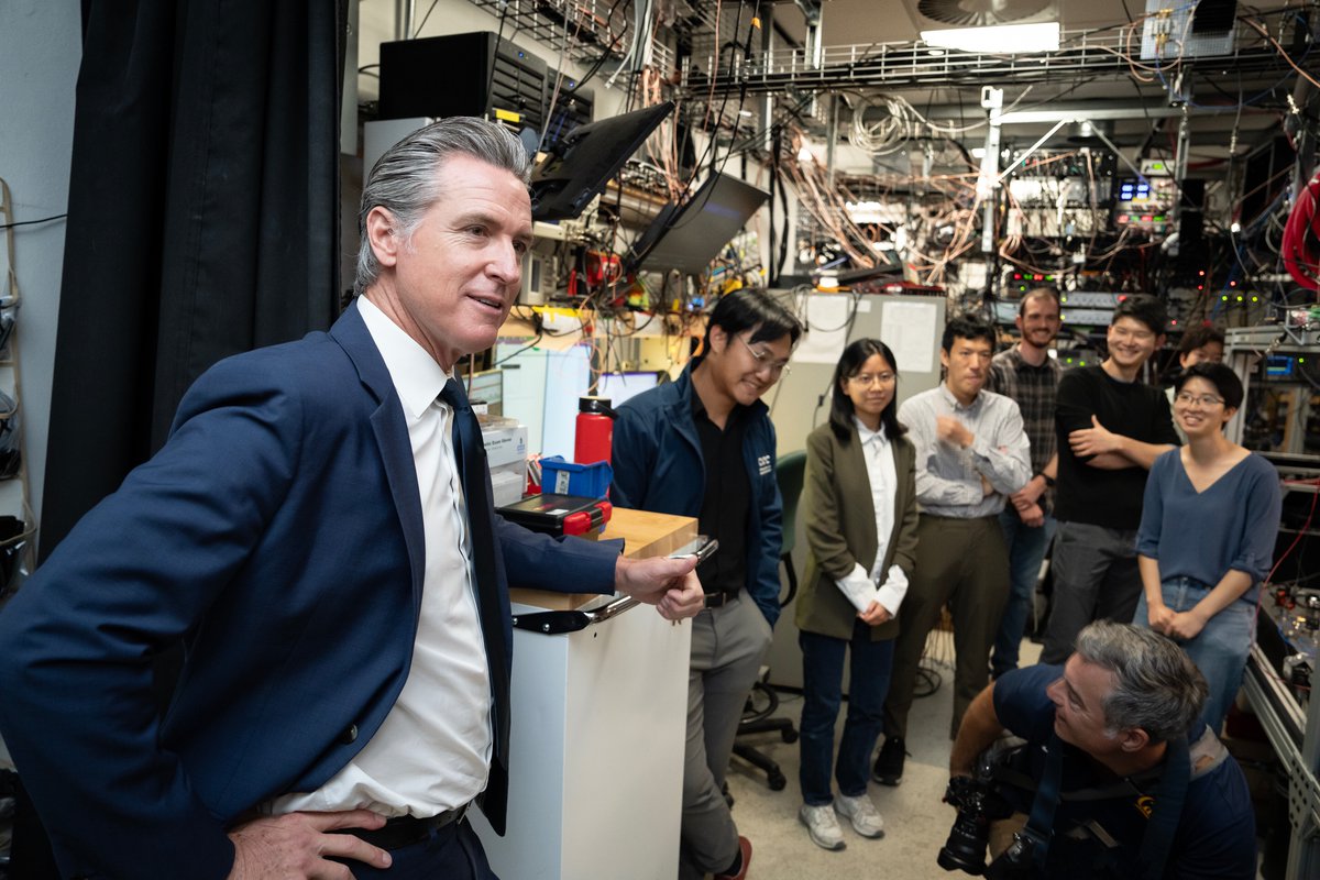 CAgovernor's tweet image. California dominates in the fields of quantum technology and fusion research — and we refuse to let go of that advantage.
The legislation I signed at @UCBerkeley will help power the Golden State to forefront of these extraordinary technologies.