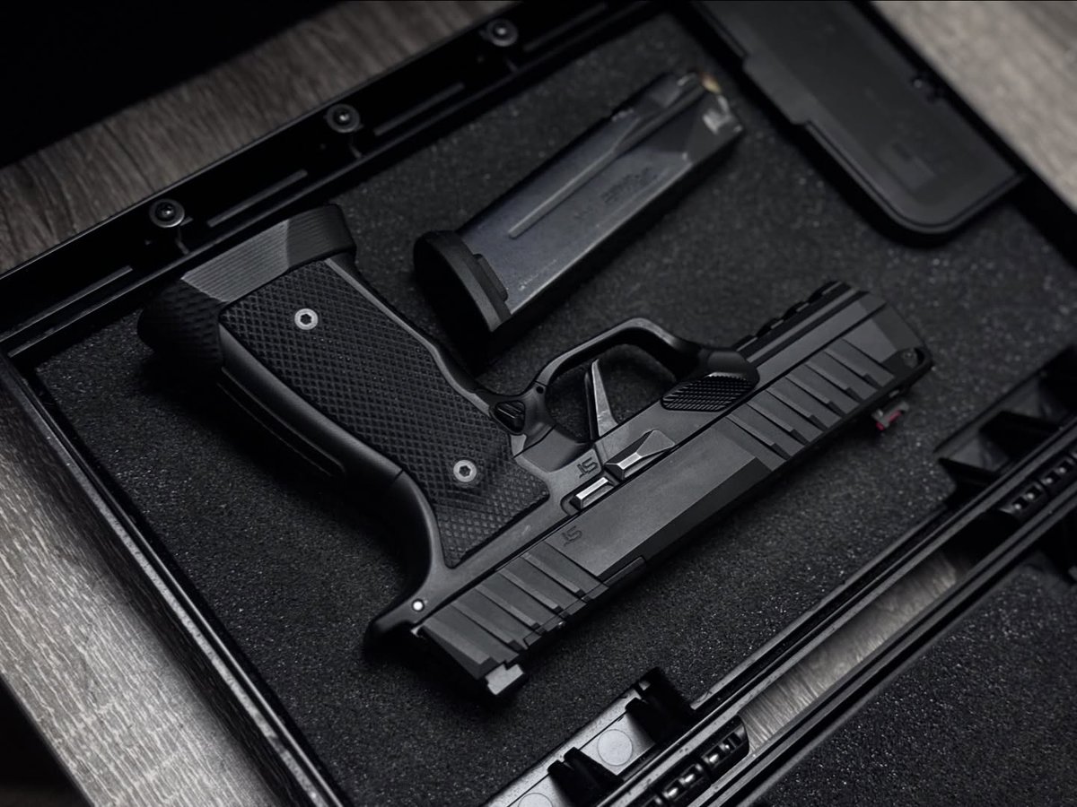 Shalo_tek's tweet image. 🚀 Stay ready on the go with the ultimate combo from 
@shalo_tek&amp;amp; @StopBoxUSA ! 💪 Modular, precise, and secure—perfect for your dynamic lifestyle. Visit SHALOTEK.COM for more!
🔒 #FLEX365 #STOPBOX #P365