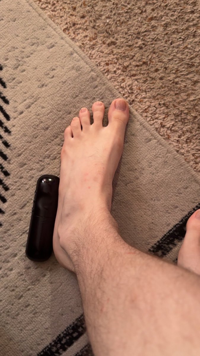 sebshooves's tweet photo. Thing looks so tiny next to those size 15s haha https://t.co/6YLg217wSL