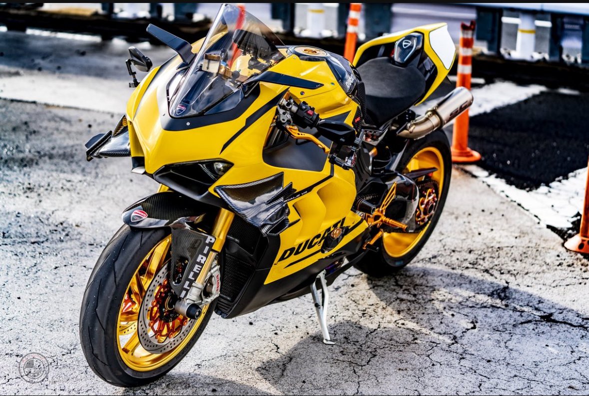 #毎月4日は4気筒の日