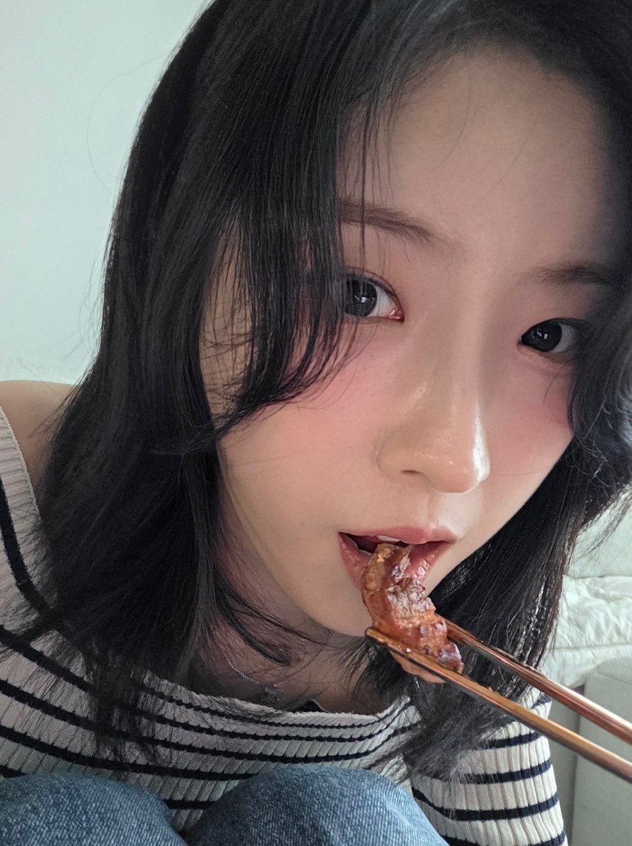 haseulpretty tweet picture