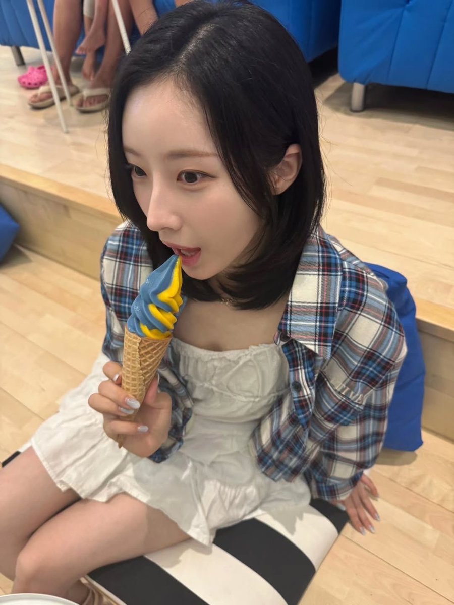 haseulpretty tweet picture