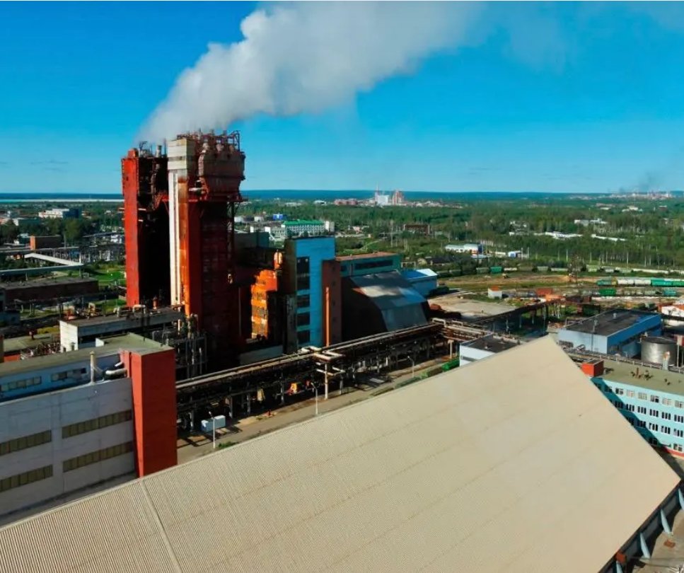 PeterClifford1's tweet image. #Ukraine: 8. Furthermore, UA weapons deliveries may now be delayed by US government shutdown, despite UA officials arriving in #Washington for negotiations on this subject. The Azot chemical plant, producing materials for explosives, 1,700km from UA in RU&apos;s #PermKrai region, was…