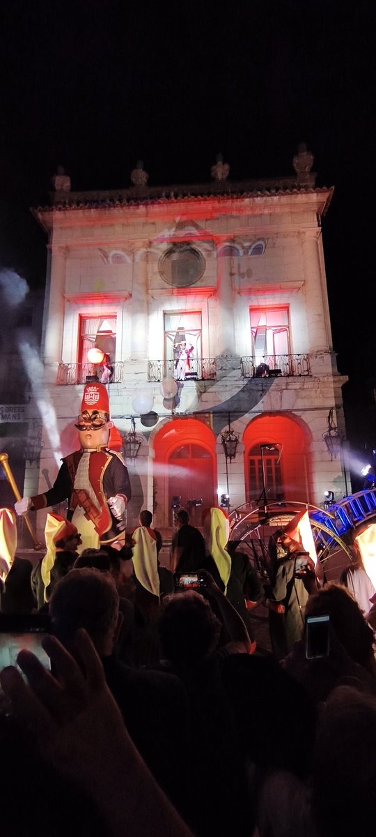 Queda inaugurada la Fira i festes de Gandia 2025!! 🥳 💥
Hem rebut al Senador Enric Morera, la diputada del Congrés <a href="/aguedamico/">Àgueda Micó Micó</a> i els diputats de les Corts Cesc Roig i Nathalie Torres. Un luxe de convidats.
Gràcies, Àlex Oltra, per la foto de grup 😘
#FiraifestesGandia2025