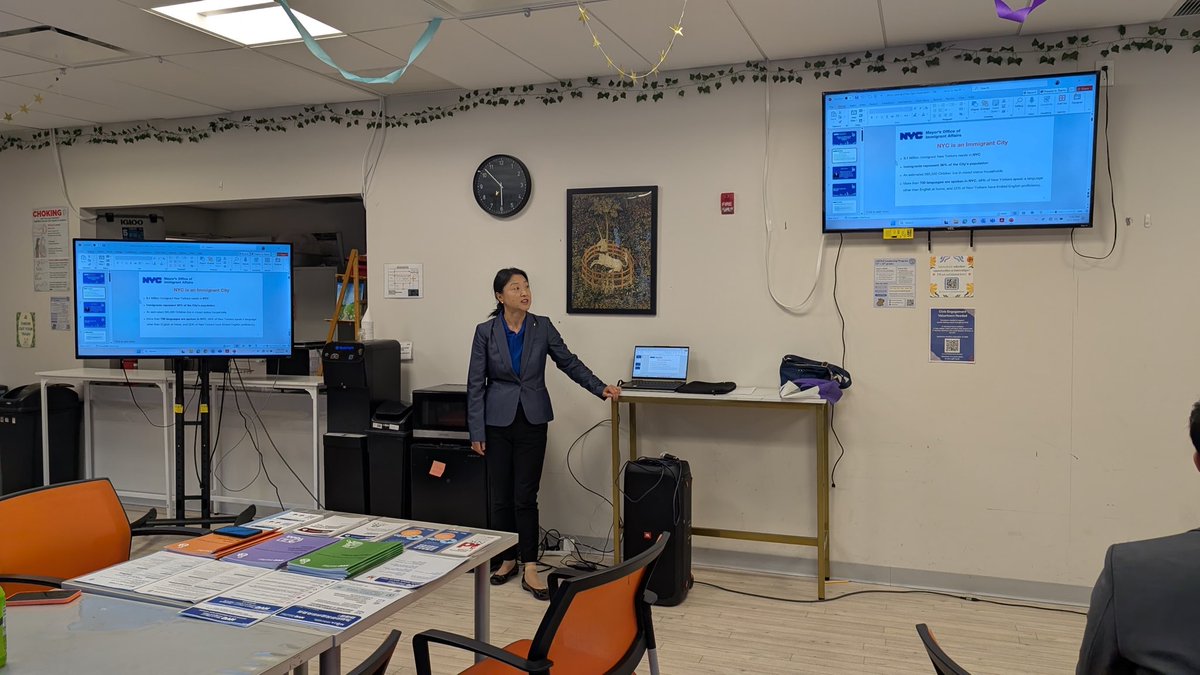 NYCImmigrants's tweet image. Shoutout to @aabany for all the work you do to uplift #AAPI communities across NYC. Thanks for inviting Commissioner @MCastroMOIA &amp;amp; our team to #Flushing to present an #immigrant rights #KYR &amp;amp; discuss city legal services &amp;amp; other city resources available to all NYers.