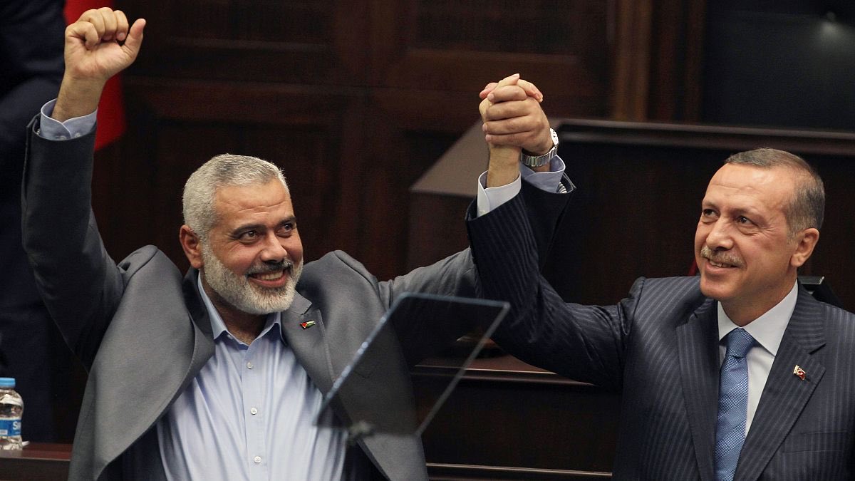 Bu adam ne Hamas’ı sahipsiz bırakır, ne de İsrail’de bulunan vatandaşlarını sahipsiz bırakır. Çünkü onun diplomasisi, Türk milletinin şerefini ve ümmetin izzetini aynı çizgide koruyan bir duruştur.

#FreeTheActivists