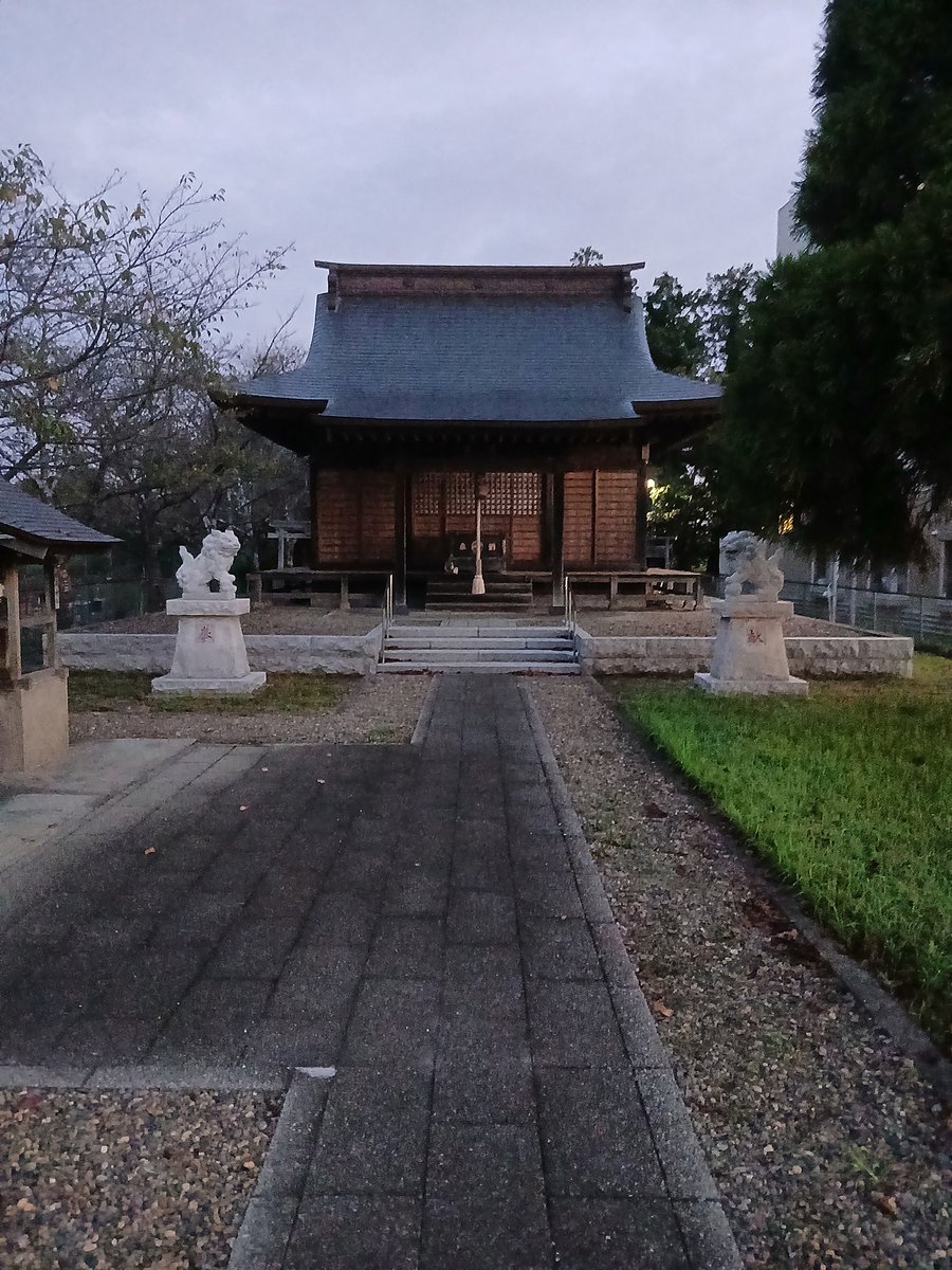 naritaginbae's tweet photo. 今朝、近くの神社に参拝🛐に行きました。🚶‍♂️
境内に��ると空気が違う感じがしました。
自分はそういうのを感じる力はありませんが…
パワースポットなんですかね？
#パワースポット https://t.co/5S2Zn51gvD