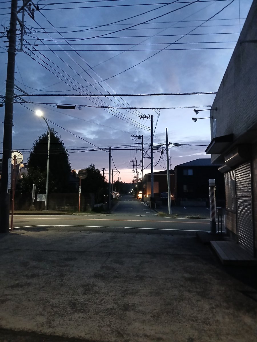 naritaginbae's tweet photo. 今朝、近くの神社に参拝🛐に行きました。🚶‍♂️
境内に��ると空気が違う感じがしました。
自分はそういうのを感じる力はありませんが…
パワースポットなんですかね？
#パワースポット https://t.co/5S2Zn51gvD