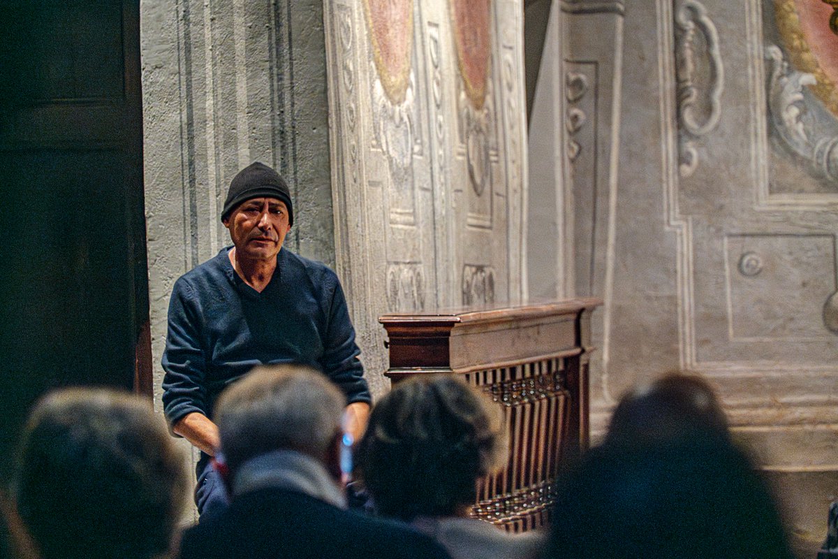 Giovanni Guttadauro, interprete di "SBARRE DI SOLITUDINE" (spettacolo della Attori &amp; Convenuti - Compagnia Teatrale sul tema dei suicidi in carcere). Lucca, nell'Oratorio degli Angeli Custodi, il 30 settembre 2025. Credito fotografico: Marco Corato.
#carcere #stopsuicidi
