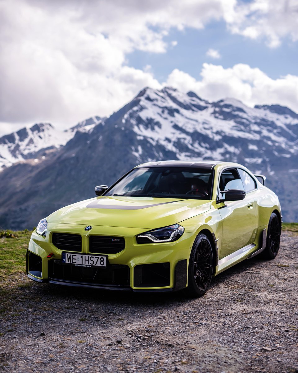 snp4811's tweet image. Yo, M2 maniacs—check this 2024 G87 BMW M2 with M Performance kit. 473hp S58 bi-turbo, carbon splitter &amp;amp; diffuser, titanium exhaust (18lbs lighter), center-lock wheels. 0-60 in 3.9s—track terror. Who&apos;s modding theirs? #BMWM2 #G87M2 #MPerformance #BMWLife #S58 #DriftMachine #Tuning