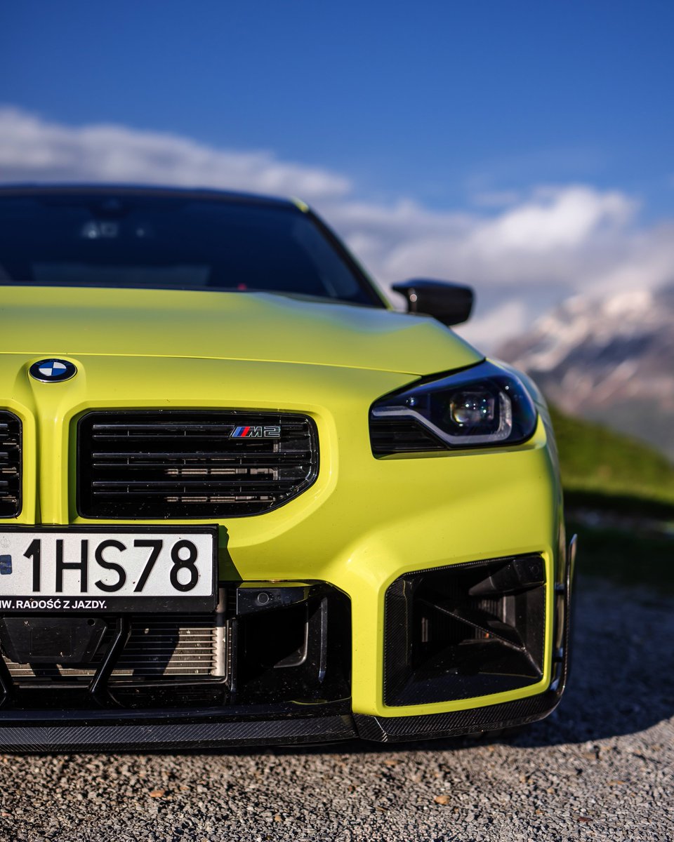 snp4811's tweet image. Yo, M2 maniacs—check this 2024 G87 BMW M2 with M Performance kit. 473hp S58 bi-turbo, carbon splitter &amp;amp; diffuser, titanium exhaust (18lbs lighter), center-lock wheels. 0-60 in 3.9s—track terror. Who&apos;s modding theirs? #BMWM2 #G87M2 #MPerformance #BMWLife #S58 #DriftMachine #Tuning