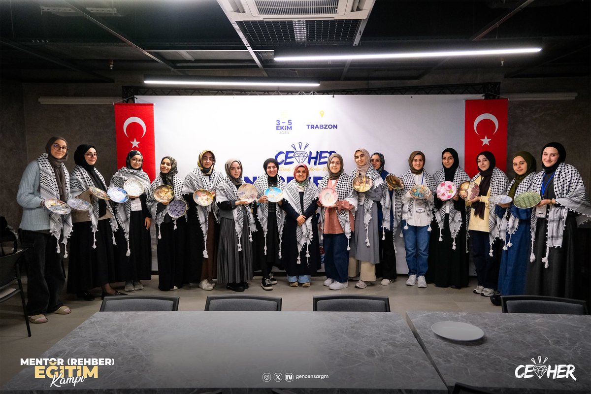 🎨 Mentor (Rehber) Eğitim Kampı

Kampımız kapsamında düzenlenen atölye etkinliğinde mentorlerimizle birlikte keyifli bir tabak boyama çalışması gerçekleştirdik. 🌿✨

Hem verimli hem de eğlenceli anlara sahne olan atölyemiz, kampımıza renk kattı. 🖌️

#GençEnsar