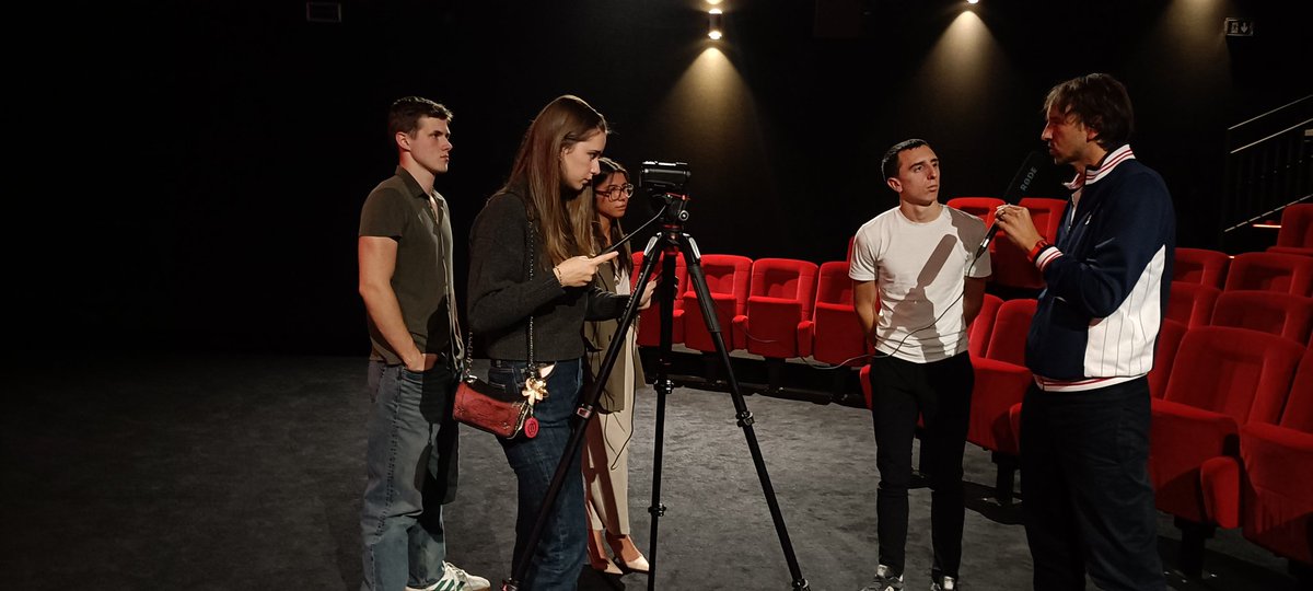 Interview de la section cinéma audiovisuel avec le Réalisateur Stéphane DEMOUSTIER à la fin de la projection du film L'inconnu de la grande arche.
#FestivalPassionCinema #Ajaccio