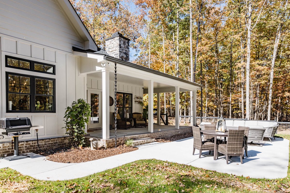 summit_concrete's tweet photo. A cozy concrete patio like this is the perfect place to soak up the crisp fall air and enjoy the autumn leaves all around. 🍂

#concrete #concretepatio #outdoorliving #autumn #fallseason #nashville #nashvilletn #nashvillehomes #franklintn #franklintnhomes https://t.co/PcRjLI69Jj