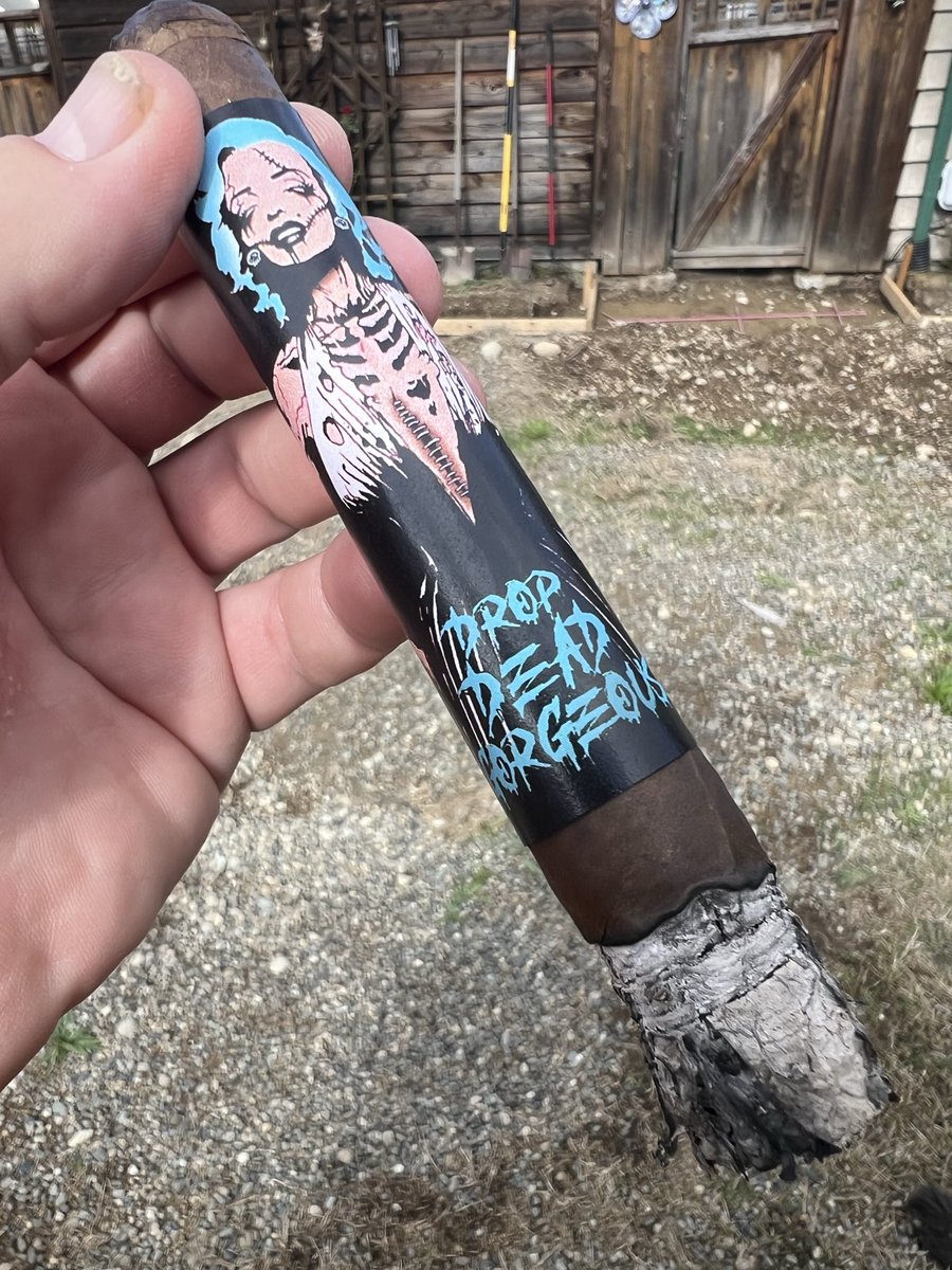 Ed-e Higgins is smoking Nomad  dojoverse.com/news-feed/p/70… Drop Dead Gorgeous 2022 is perfect for October.