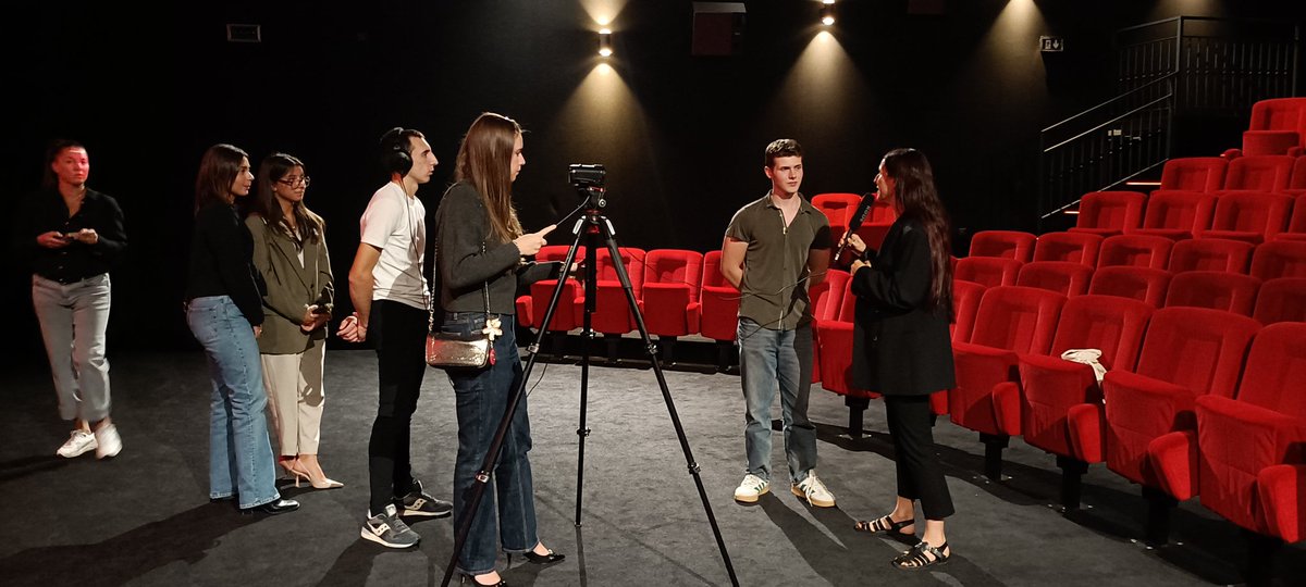 Après l'intervention de Stéphane DEMOUSTIER, Julie ALLIONE est interviewée par les jeunes de la Section Cinéma en audiovisuel sur le métier de Casting, d'acteur...
#FestivalPassionCinema #Ajaccio #LInconnuDeLaGrandeArche