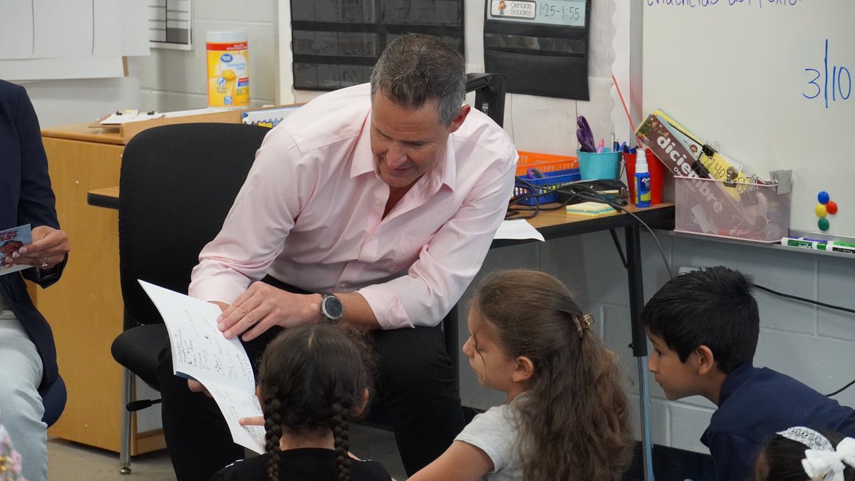 VanAyresHCPS's tweet image. Celebrating bilingualism and cultural heritage with our students is a powerful reminder of the diversity that makes our schools and community so special.