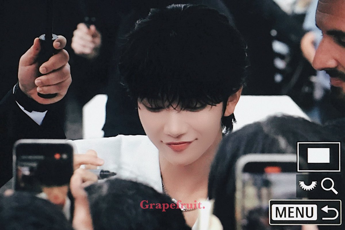 251003 오늘 비가 많이 왔지만 슈아 이렇게 예쁜 모습을 보고 비 맞아도 괜찮다..🥲
#조슈아 #JOSHUA 
#JOSHUAxGIVENCHY
#GivenchySS26
#ParisFashionWeek