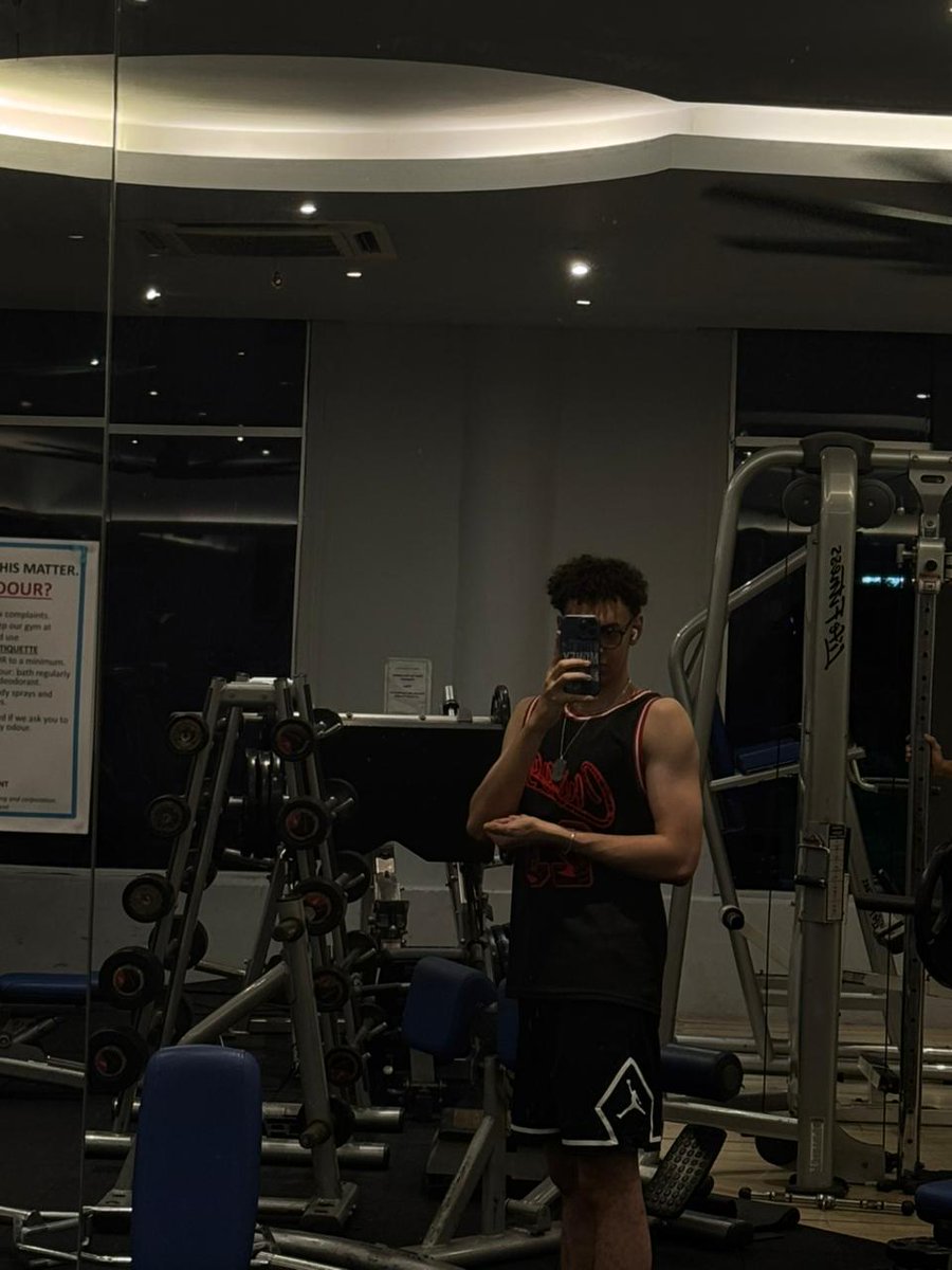 I found what the gym and automations have in common: 

Systems beat emotions. 

You see...

Building a body isn't different from building a worfklow. 

To get in shape you gotta: 

• Lift mid to heavy weights
• Sleep 7-9 hours 
• Eat clean 

Wanna hear a surprise? 

You can't
