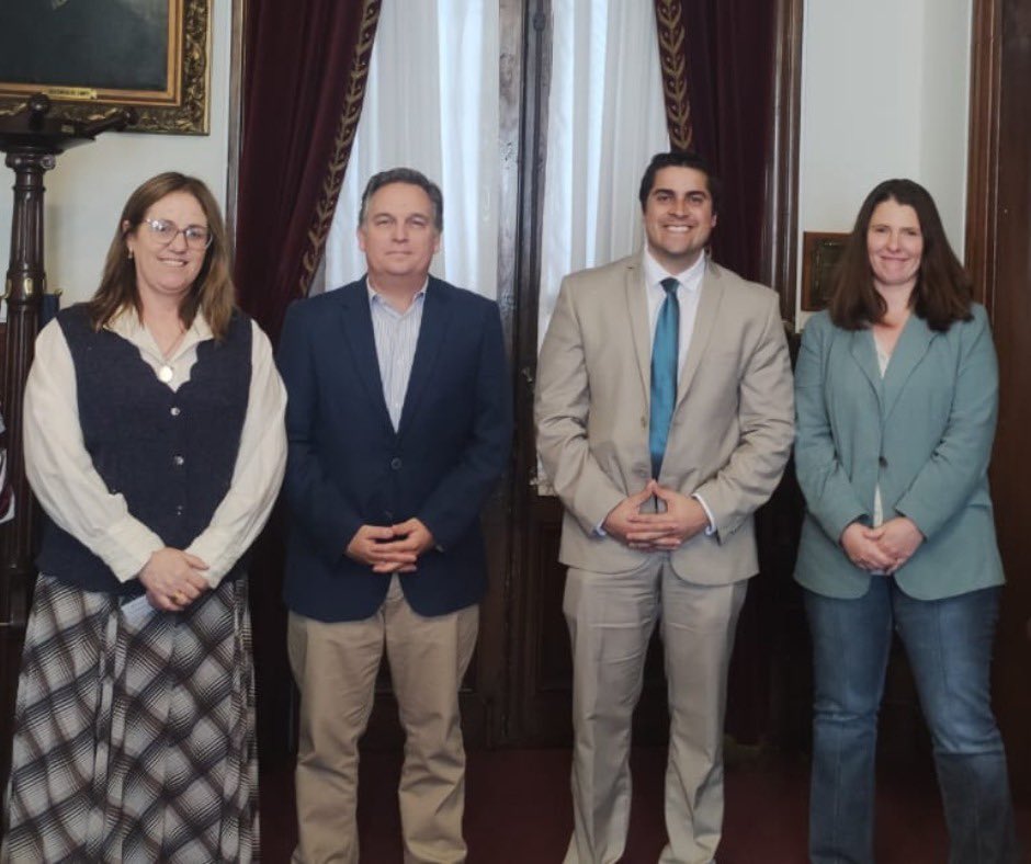 𝗙𝗼𝗿𝘁𝗮𝗹𝗲𝗰𝗶𝗺𝗶𝗲𝗻𝘁𝗼 𝗶𝗻𝘁𝗲𝗿𝗶𝗻𝘀𝘁𝗶𝘁𝘂𝗰𝗶𝗼𝗻𝗮𝗹

👉 El Decano de la Facultad de Derecho, Dr. Gonzalo Lorenzo Idiarte, se reunió con el director de MEVIR, Dr. Federico de la Peña para evaluar un posible acuerdo entre ambas instituciones. 

ℹ️ El convenio se
