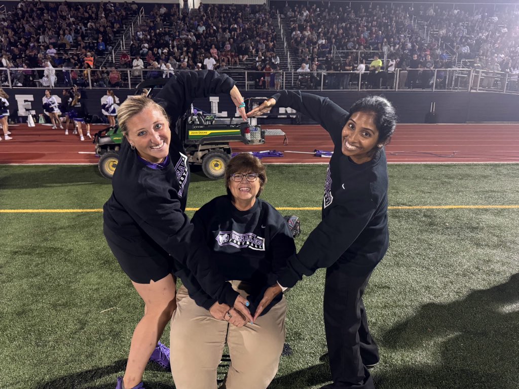 OHSportsMed's tweet photo. #AthleticTraining #SportsMedicine #OhioAthleticTrainers #WomenInMedicine #HighSchoolFootball #OHSAA #FridayNightLights #GiveEmHealth #OhioHealth https://t.co/ygSTNzwPFP
