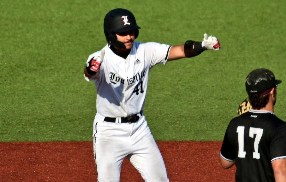 aaronfitt's tweet photo. Another key transfer for @LouisvilleBSB, Ben Slanker, has had a very strong showing today, reaching safely in all 4 trips with 3 hard hits (exit velos: 109, 106, 107). Gave Louisville the lead with a 3-run double to RCF in the 7th. Strong lefty bat, hit 21 HR at Ohio last year. https://t.co/IfHkI5hQOp