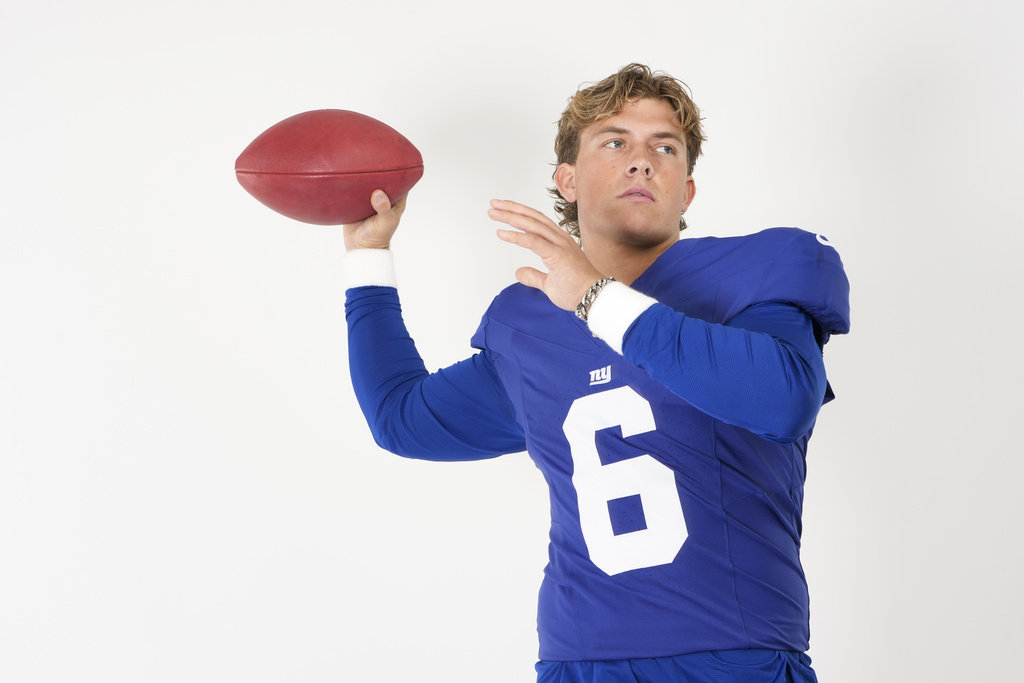 PFHOFAmbassador's tweet photo. JAXSON DART, @Giants QB - Dart became the 1st QB since Tim Tebow to record Passing TD + Rushing TD + 50+ Rushing Yards in 1st Career start (Per NFL) #giantsvschargers #giants #GiantsPride #GiantsNation #NYGiants #NYG #BigBlue #NFL #NFLWeek4 #nflkickoff #nflextra #NFLTwitter