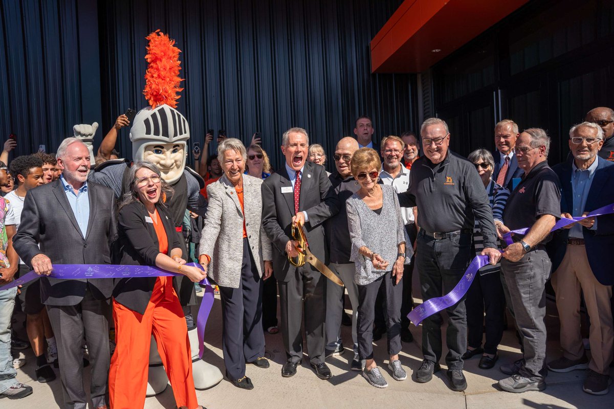 HeidelbergU's tweet image. It’s here. It’s real. It’s INCREDIBLE. Frann’s Fieldhouse is OPEN — the new heartbeat of &apos;Berg life for athletics, academics, recreation &amp;amp; community! 🏟️

Dedicated to our forever champion, Frann Zverina ’74. 🧡 #GoBerg #BergPride