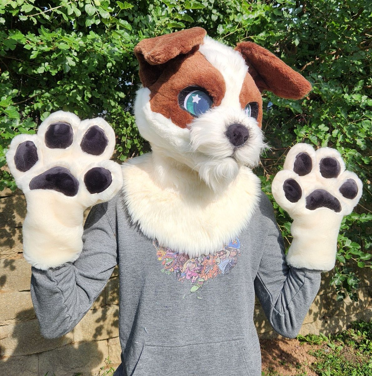 This silly terrier puppy reeeeaaaallly wants to come home with you 🥺 they promise to only dig a couple holes in your yard. Built on a <a href="/stuffedpanda/">🐼 Stuffed Panda Studios 🐱 ➡️ MFF vendor</a> moving jaw base, this critter comes with paws and a little wiggly tail for 2200USD! Bodysuit and payment plans options available :)