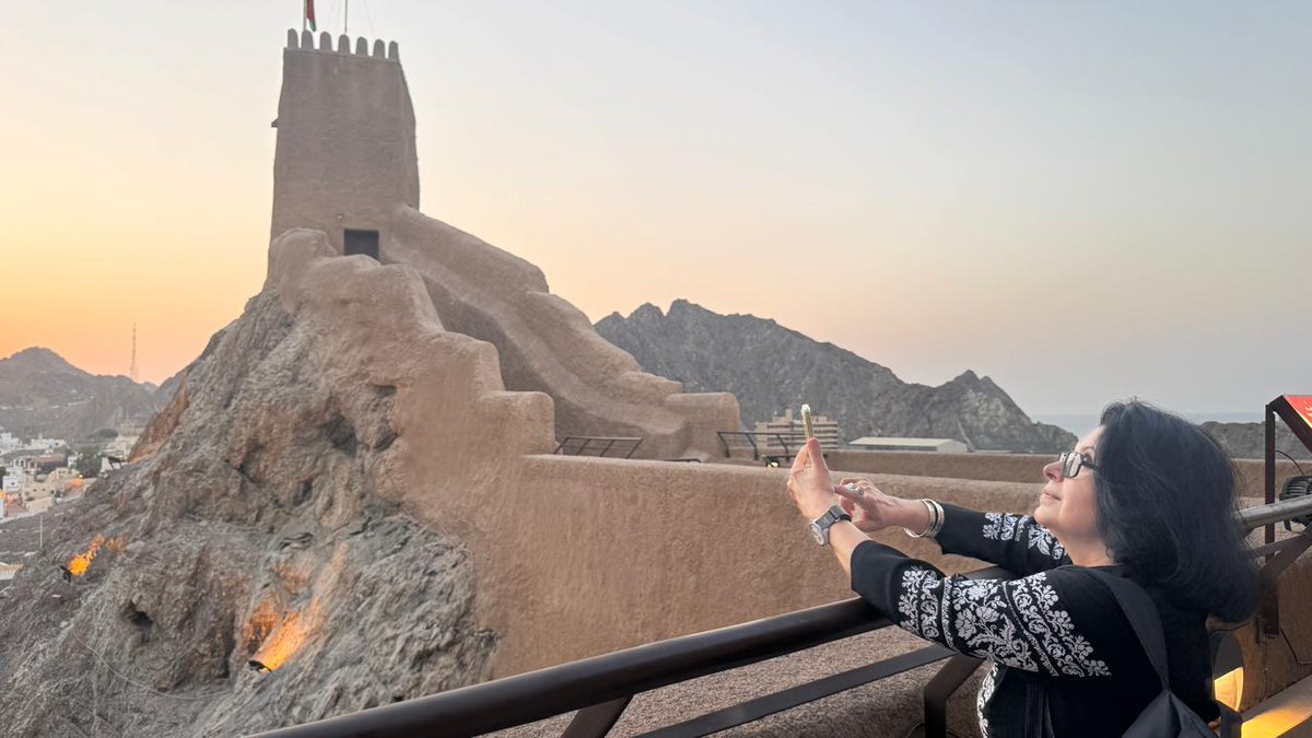 Al Mirani Fort (@almiranifort) on Twitter photo تشرفنا بالتنسيق مع <a href="/culturaloman/">النادي الثقافي العماني</a> 
بزيارة الخطاط العربي الكبير منير الشعراني وحرمه المصون، برفقة الدكتور سعود الحنيني نائب رئيس النادي الثقافي ومجموعة من المفكرين العمانيين.
#قلعة_الميراني. تشرفنا بالتنسيق مع <a href="/culturaloman/">النادي الثقافي العماني</a> 
بزيارة الخطاط العربي الكبير منير الشعراني وحرمه المصون، برفقة الدكتور سعود الحنيني نائب رئيس النادي الثقافي ومجموعة من المفكرين العمانيين.
#قلعة_الميراني.