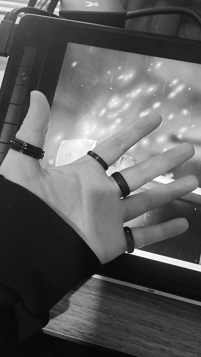 Koebra_VT's tweet image. need a cute boy to hold hands with on this national boyfriend day