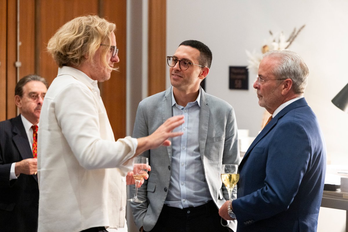 SmBizRoundtable's tweet image. We recently joined @semafor on the Hill for a powerful convo on small biz growth in the digital age. Big thank you to @repkevinhern, @SenMarkey, @rhettbuttle, @KarenKerrigan, and Christine Kymn for sharing their insights!

#SmallBusiness #Policy