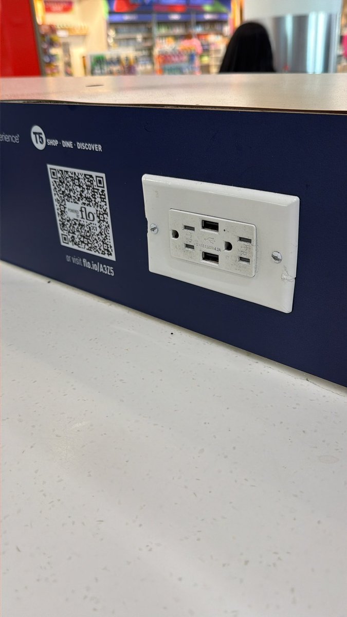 paulgayja's tweet image. Really @JFKairport #terminal5 @JetBlue none of these power outlets work at Gate 524. They are all dead! Do better! #fixit