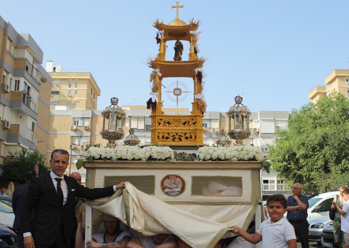 Mi amigo, mi hermano , mi sangre
Grande entre los grandes 
Siempre caminando....