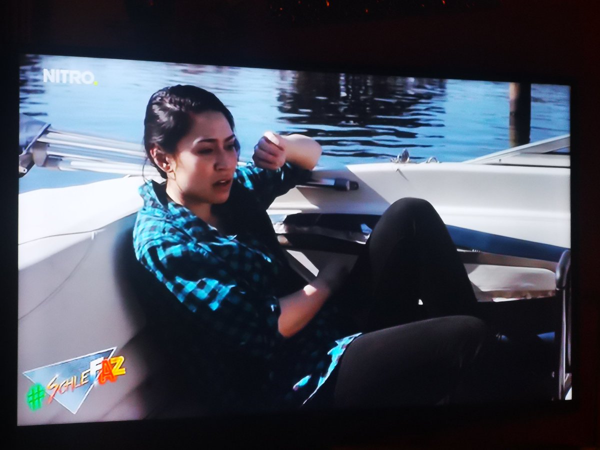 moe232006's tweet photo. Wenn die Protagonistinnen jetzt einfach nach Hause fahren würden, wäre der Film übrigens jetzt zuende. #Servicetweet

#SchleFaZ #ZombieShark #SchleFaZBeiNitro https://t.co/c3YjjJBCBy