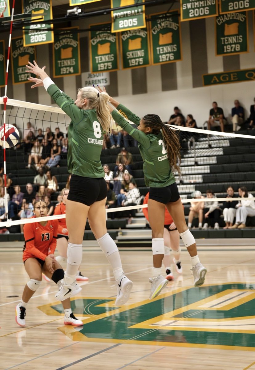 SadieRoss_VB's tweet photo. Bounce that Block!!! 🔥 #2026 #Jesuit #10ft #Volleyball https://t.co/uHfLw7mHW8