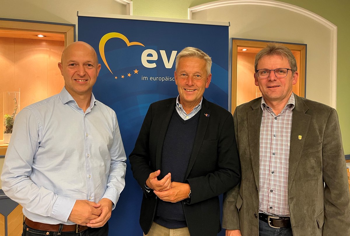 Europagespräch in Vorau mit den Bürgermeistern Andreas Geier (Vorau) und Herbert Berger (Wenigzell) sowie vielen Bürgerinnen und Bürgern: Das Joglland ist Pionier in der ländlichen Entwicklung. Mit dem #LEADER - Programm konnten 128 Projekte seit 1995 erfolgreich in der Region