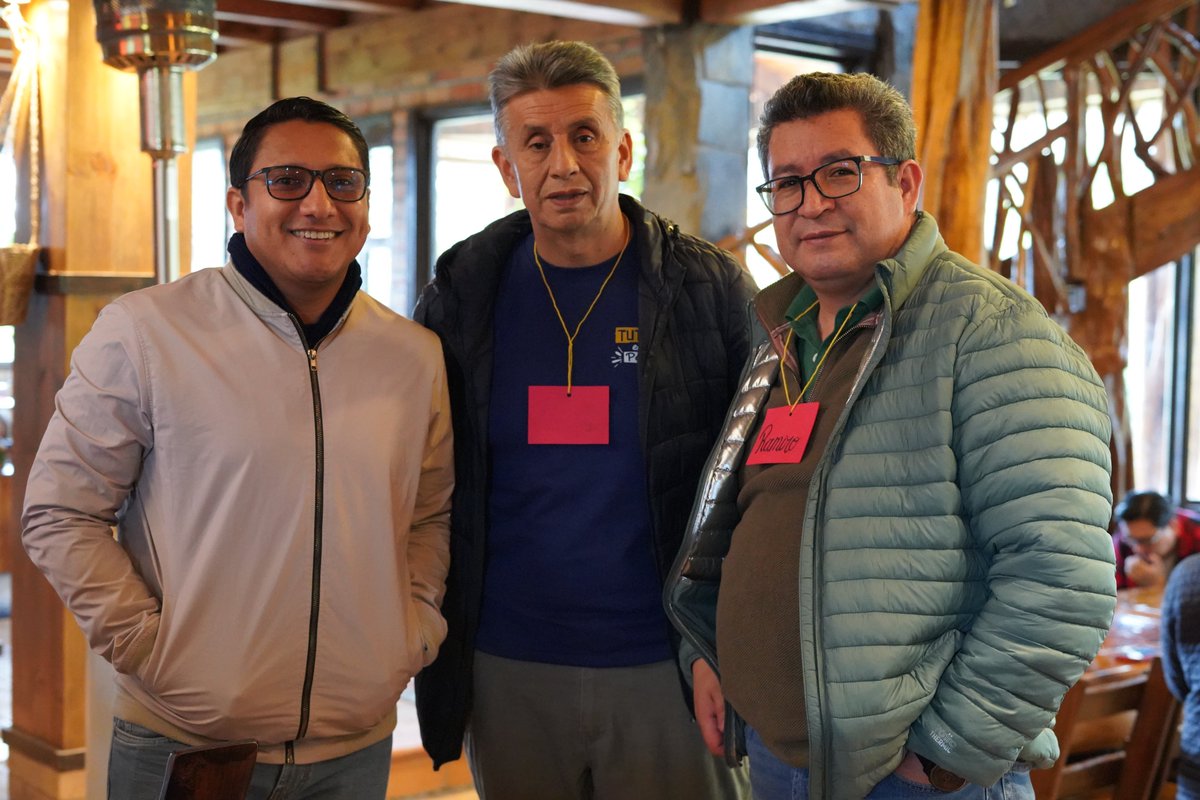 upsalesianaec's tweet photo. ¡Una experiencia increíble! 🤩 Los Tutores Pares de las sedes #Cuenca, #Quito y #Guayaquil se reunieron en las Jornadas de Capacitación, coordinadas por el Grupo de Innovación Educativa en Tutorías Académicas (#GIETAES). 👩‍🏫

Un encuentro que reúne a 50 asistentes, incluyendo a estudiantes tutores, coordinadores, animadores de las sedes y ponentes invitados.

💪 ¡Juntos por una educación de calidad!

#UPSEcuador #UPSCuenca #UPSQuito #UPSGuayaquil  #TutoríasUPS