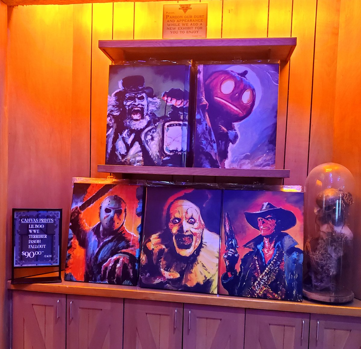 khaleesi_1's tweet photo. 🦇🎃👻🧡💜
Artist prints now available in Tribute store! They have Wyatt #LilBoo, Jason, Art the Clown and The Ghoul!
🧡🎃🦇💕 #HHN34 #HHN2025
#HalloweenHorrorNights
#HalloweenHorrorNightsOrlando #TERRIFIER #FridayThe13th #Fallout #WWE https://t.co/3ATGZPiv7T