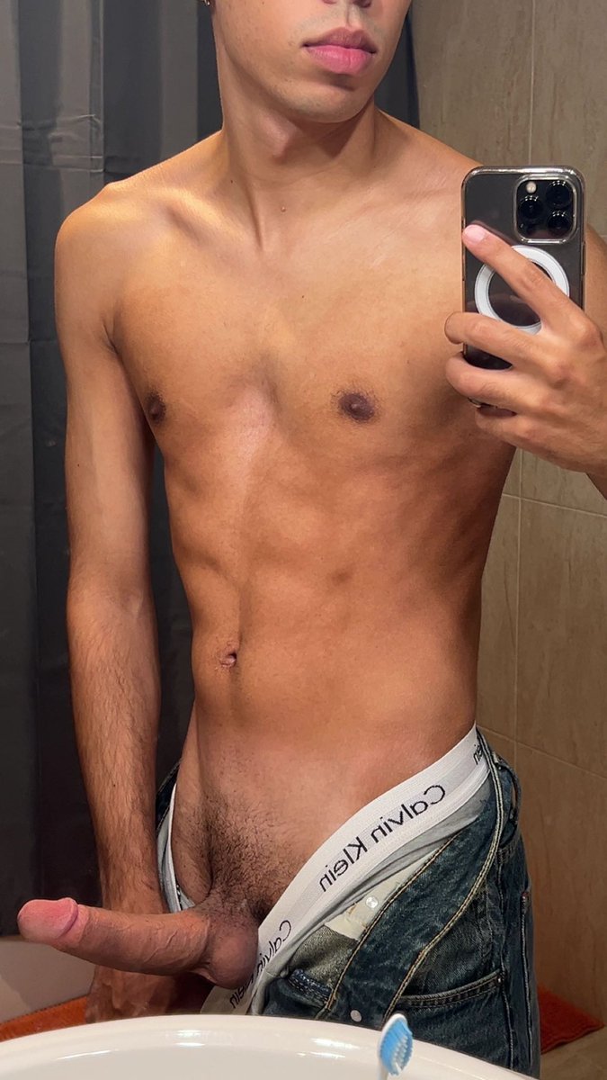 horny after work🥵 onlyfans.com/goncaloalexand…