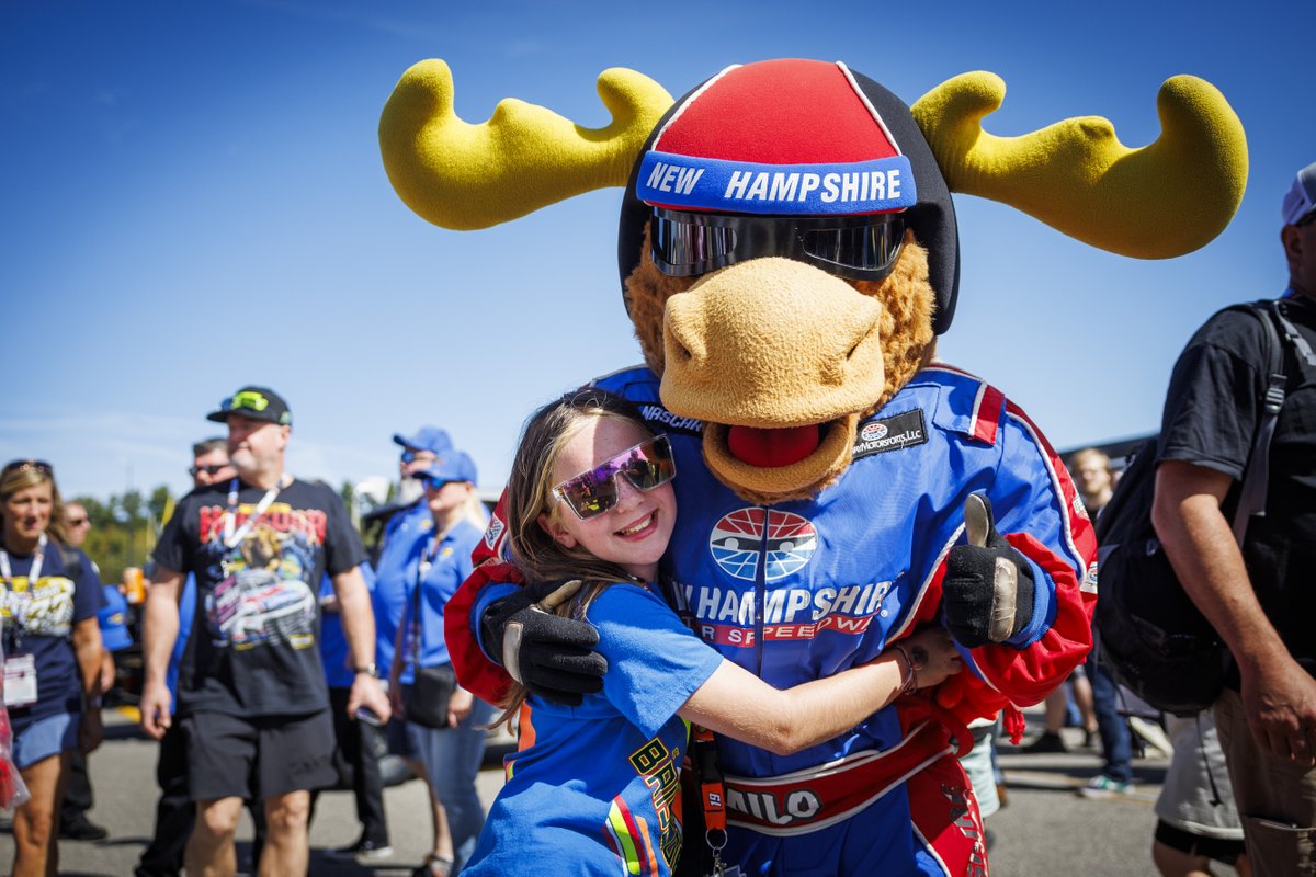 NHMS's tweet image. All smiles @ #TheMagicMile! 😄

#WorldSmileDay | #NHMS