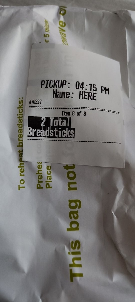 TrapBeard's tweet photo. @olivegarden tf is this? 2 breadsticks for 4 portions of food? https://t.co/Kp3Rpium5f