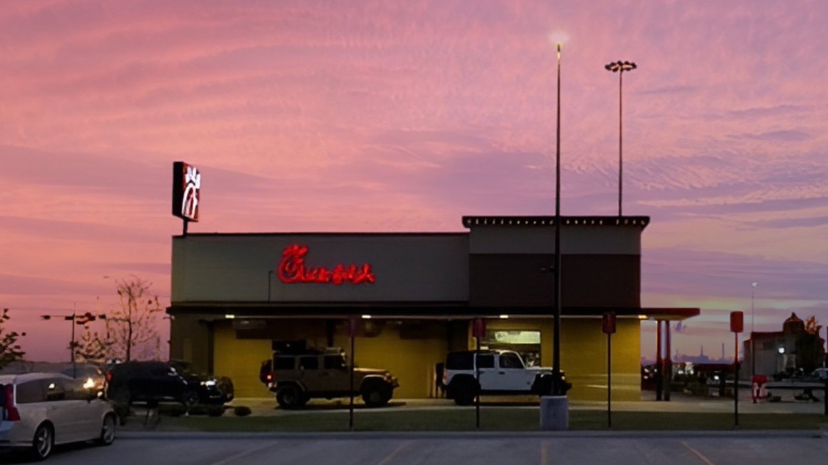 🎃 Stop by Chick-Fil-A Gainesville today for Drive-Thru Treats! Candy, resources, and family fun await.

📅 Thursday, October 30
🕒 6–8 PM
📍 Chick-Fil-A Gainesville, TX

#AbigailsArms #DVAM2025 #HalloweenFun #GainesvilleTX #FamilyStrong